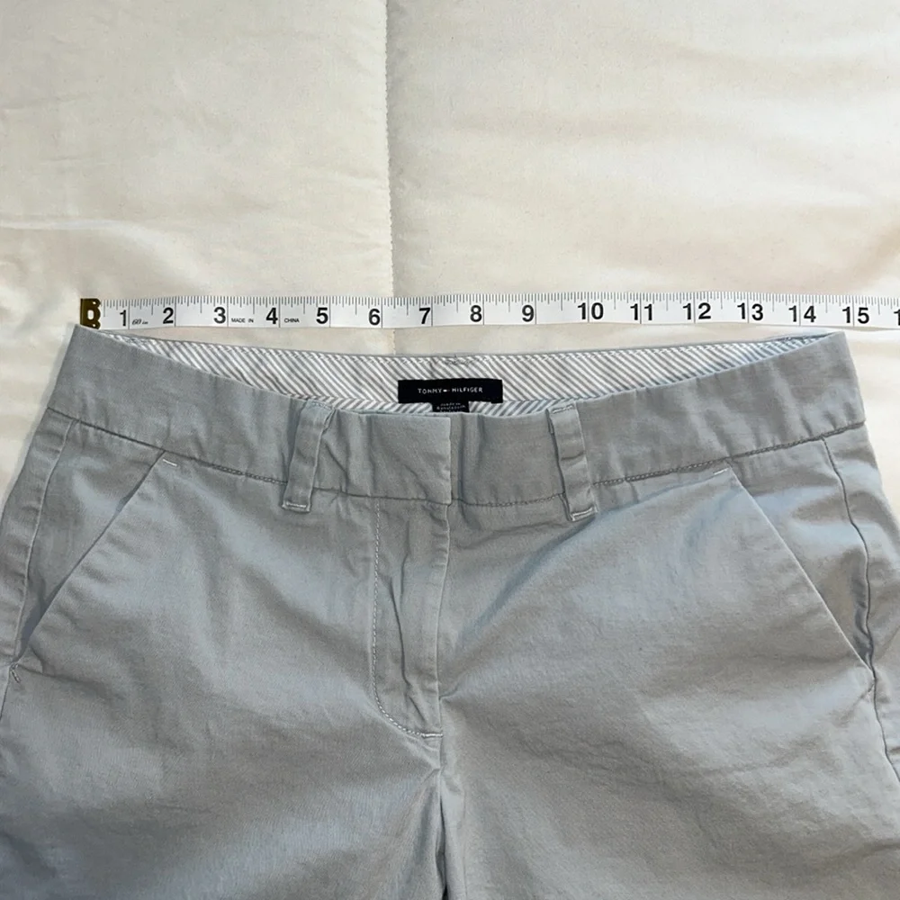 Tommy Hilfiger Shorts Women's Size 4 Gray Chinos - Picture 2 of 8